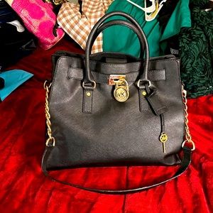 Black Michael Kors. Grate conditions.